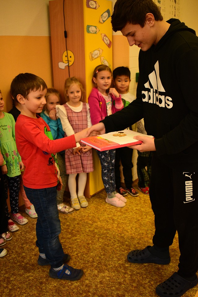 Předávání slabikářů