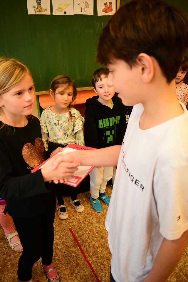 Předávání slabikářů