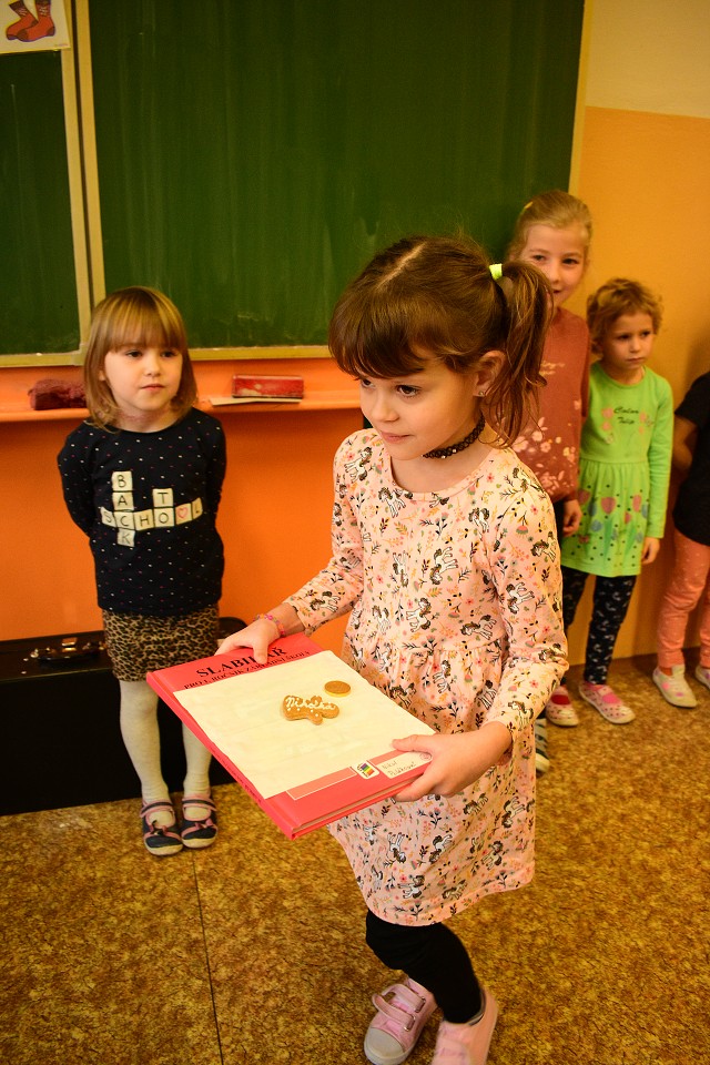 Předávání slabikářů